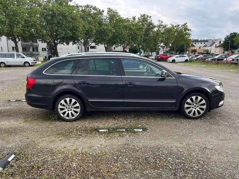 Gebraucht Skoda Superb Exclusive 170 PS (125 kW) 2013 Schwarz Kombi