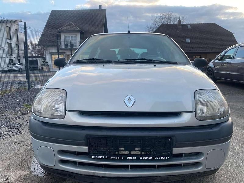 Gebraucht Renault Clio II 90 PS (66 kW) 1999 Silber Limousine