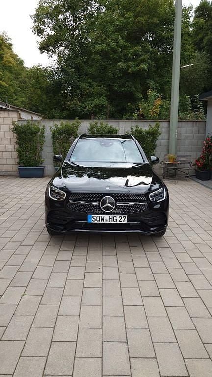 Schwarz Gebraucht 2019 Mercedes GLC400d SUV | 42.500 € (Etwas zu teuer) - Bild 1/4
