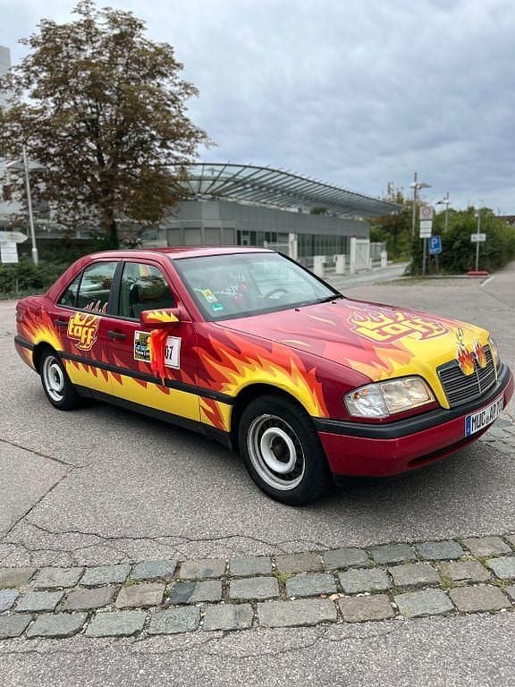 Rot Gebraucht 1997 Mercedes C180 Classic Limousine | 1.500 € (Superpreis) - Bild 1/4