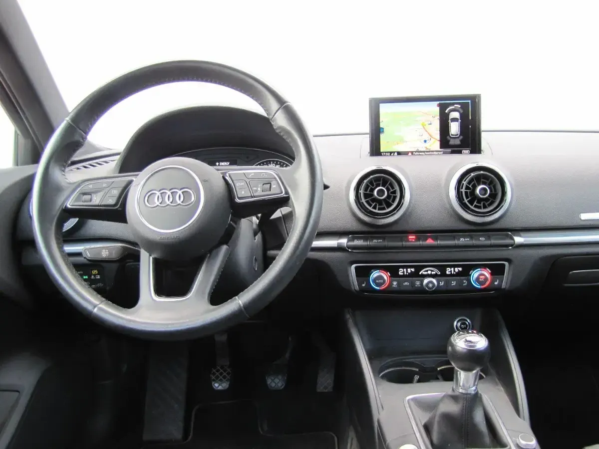 Gebraucht Audi A3 Sportback Comfort 150 PS (110 kW) 2018 Rot Kleinwagen