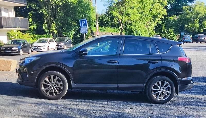 Gebraucht 2016 Toyota RAV4 Edition SUV | 17.950 € (Guter Preis) - Bild 1/4
