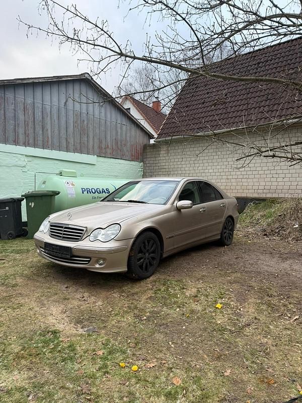 Gebraucht Mercedes C180 143 PS (105 kW) 2004 Gold Limousine