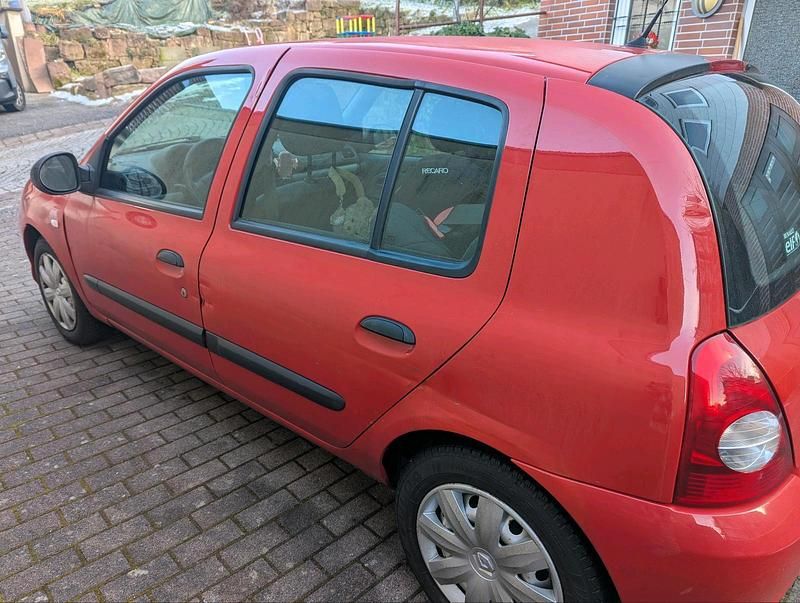 Gebraucht Renault Clio II 55 PS (40 kW) 2009 Rot Limousine