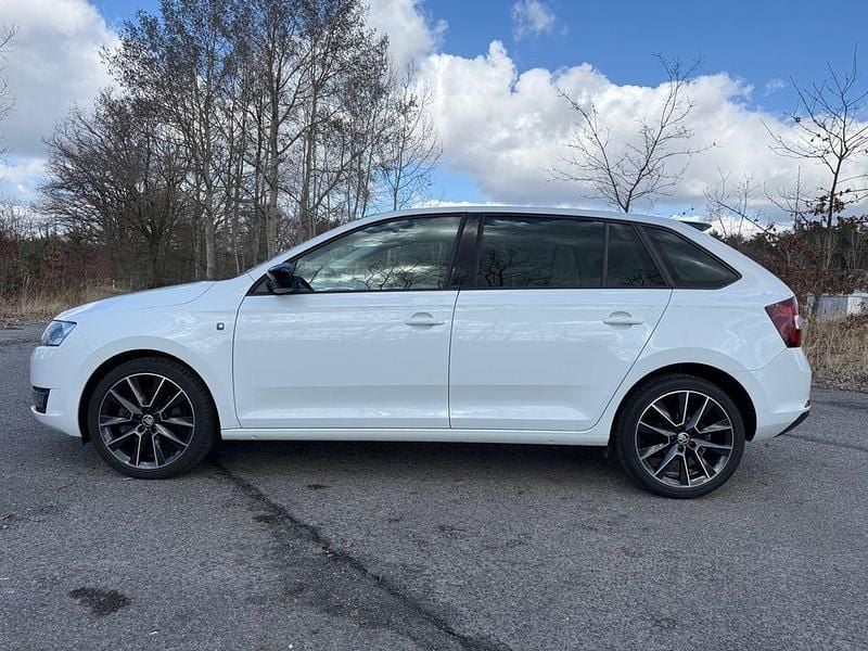 Gebraucht Skoda Rapid 105 PS (77 kW) 2015 Weiß Kleinwagen