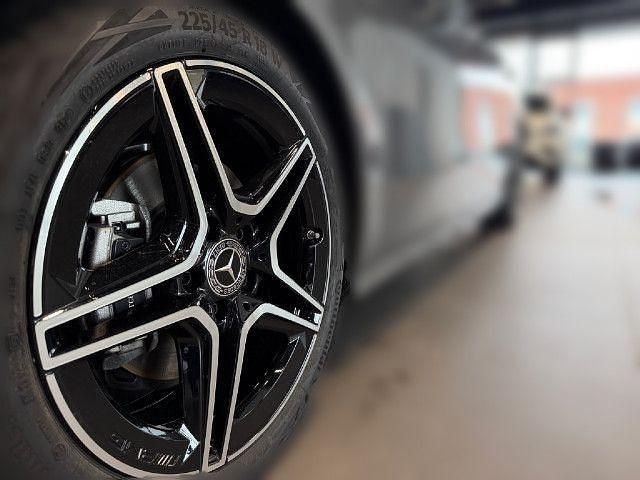 Gebraucht Mercedes A200 AMG 163 PS (119 kW) 2024 Grau Limousine