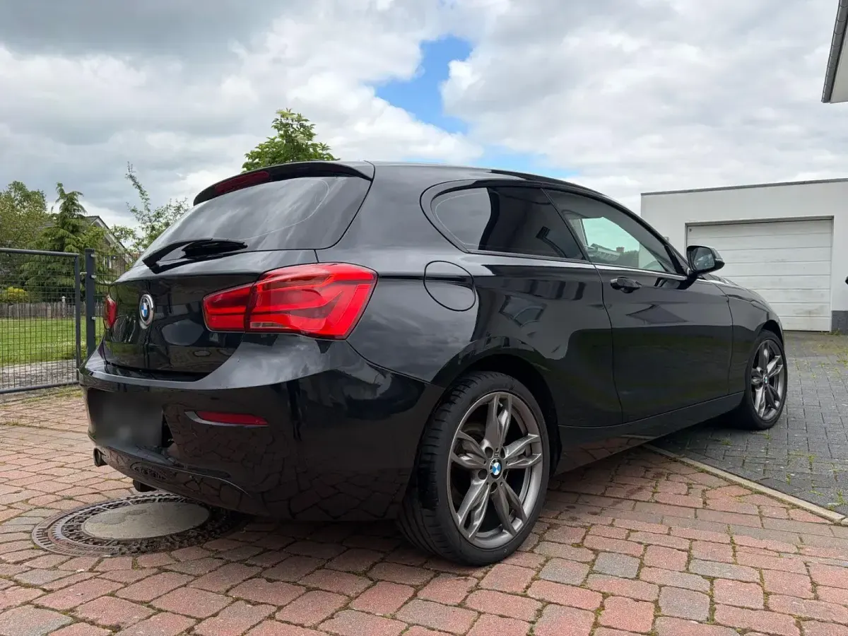 Gebraucht BMW 116 Advantage 116 PS (85 kW) 2017 Schwarz Kleinwagen