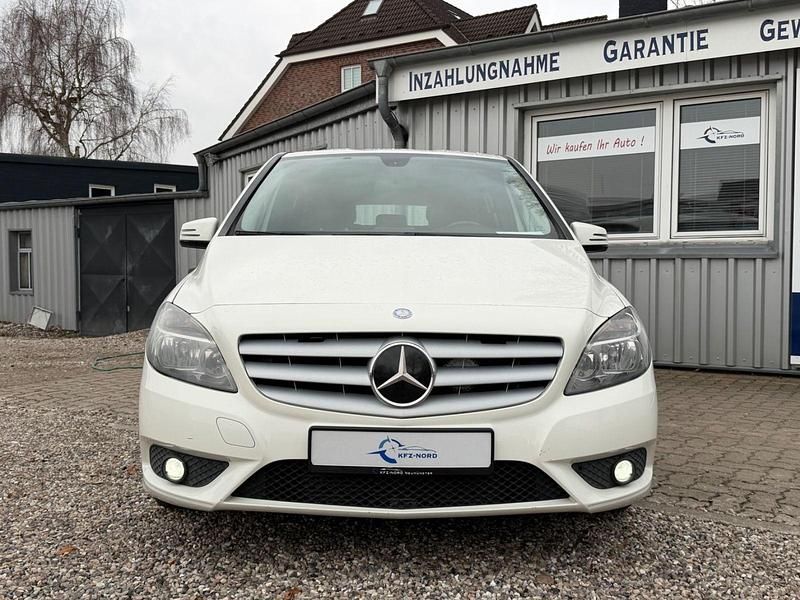 Gebraucht Mercedes B180 109 PS (80 kW) 2013 Weiß Van / Kleinbus