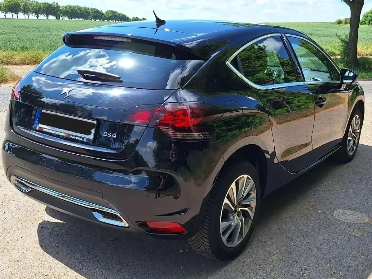 Gebraucht Citroën DS4 PureTech 131 PS (96 kW) 2015 Schwarz Kleinwagen