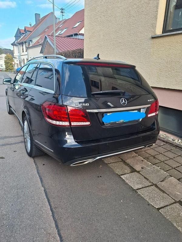 Gebraucht Mercedes E250 204 PS (150 kW) 2015 Schwarz Kombi