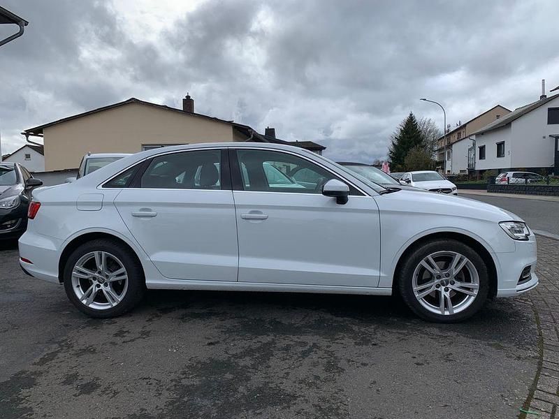 Gebraucht Audi A3 Design 116 PS (85 kW) 2019 Weiß Limousine