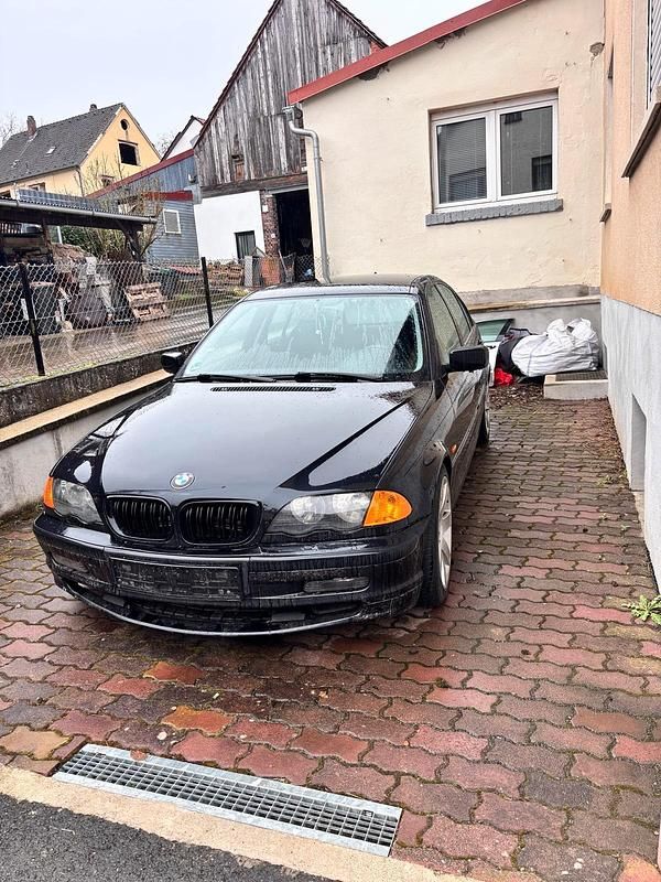 Gebraucht BMW 320 136 PS (100 kW) 2000 Schwarz Limousine