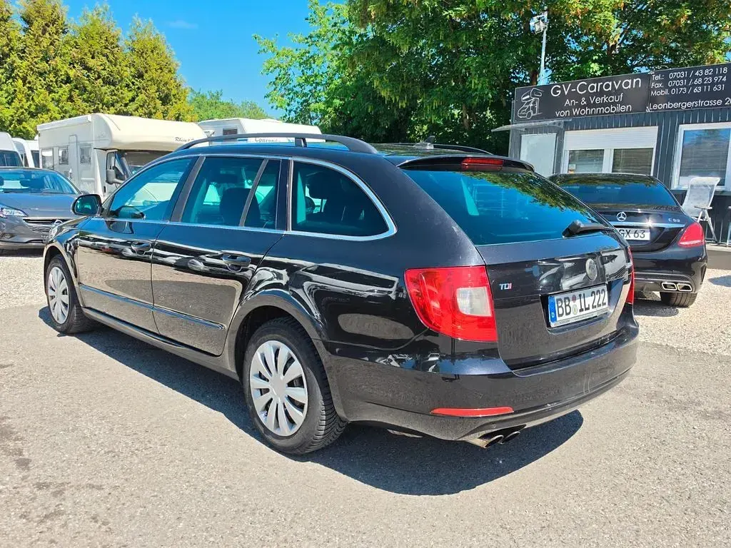 Gebraucht Skoda Superb Exclusive 140 PS (102 kW) 2013 Schwarz Kombi