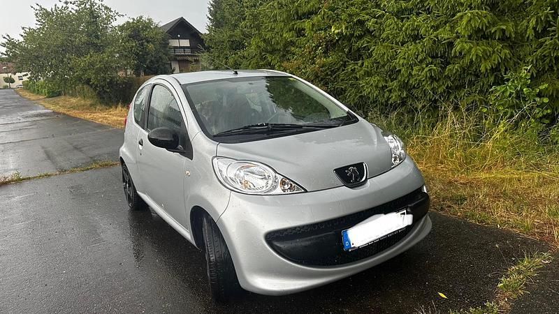Silber Gebraucht 2007 Peugeot 107 Kleinwagen | 1.500 € (Fairer Preis) - Bild 1/4