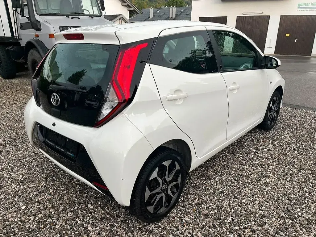 Gebraucht Toyota Aygo X-play 72 PS (52 kW) 2020 Weiß Kleinwagen