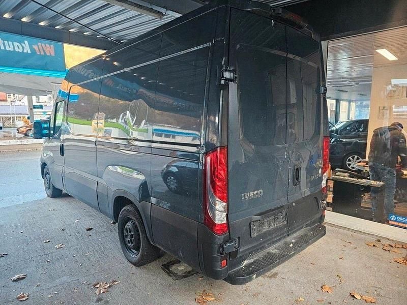 Gebraucht Iveco Daily 106 PS (77 kW) 2015 Grau Van / Kleinbus