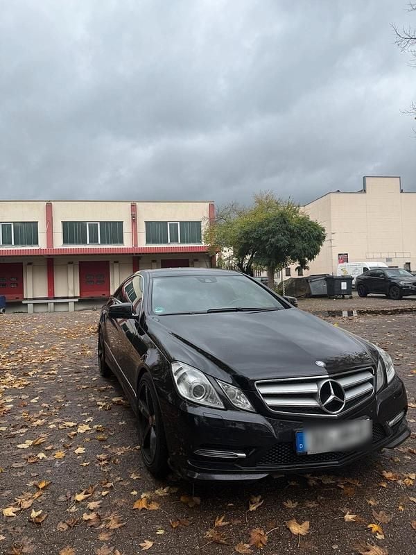 Schwarz Gebraucht 2013 Mercedes E250 AMG Coupé | 12.500 € (Superpreis) - Bild 1/4