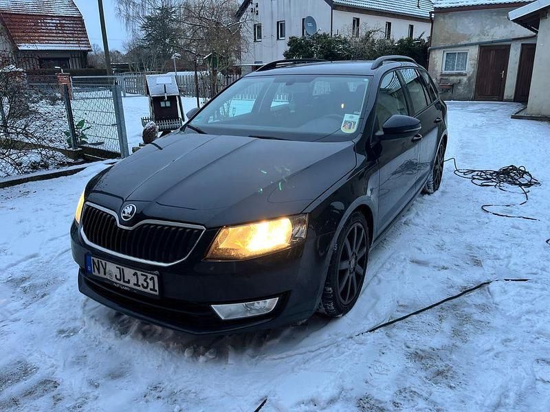 Schwarz Gebraucht 2013 Skoda Octavia Ambition Kombi | 9.500 € (Teuer) - Bild 1/4