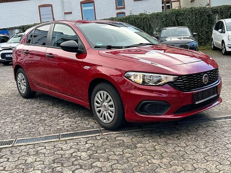 Gebraucht Fiat Tipo Pop 95 PS (69 kW) 2017 Rot Limousine