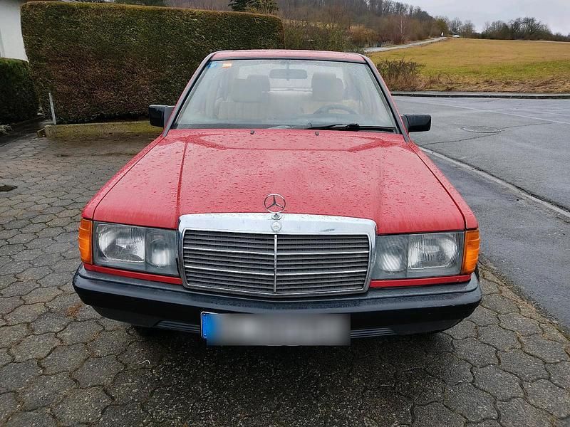Gebraucht Mercedes 190 72 PS (52 kW) 1987 Rot Limousine