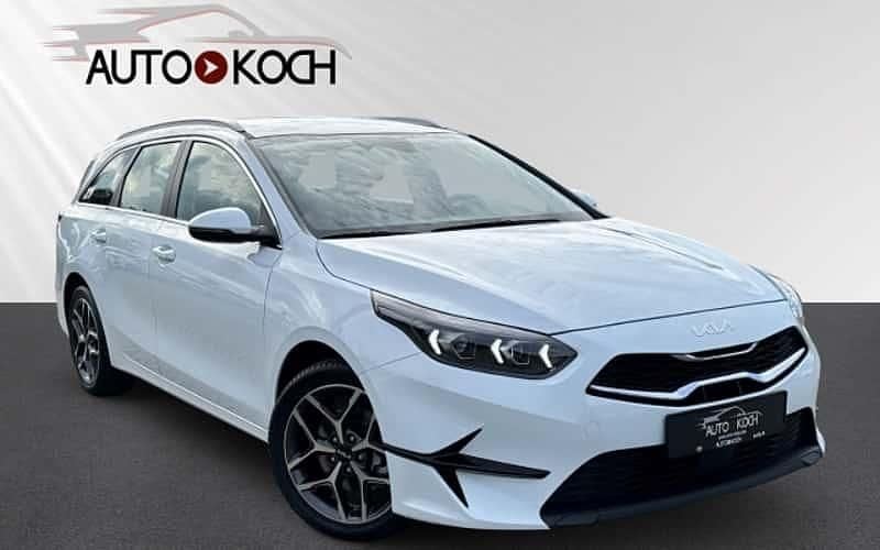 Weiß Gebraucht 2024 Kia Ceed Sportswagon Spirit Kombi | 23.990 € (Superpreis) - Bild 1/4