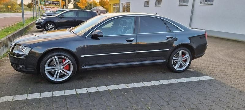 Schwarz Gebraucht 2004 Audi A8 Limousine | 12.500 € - Bild 1/4