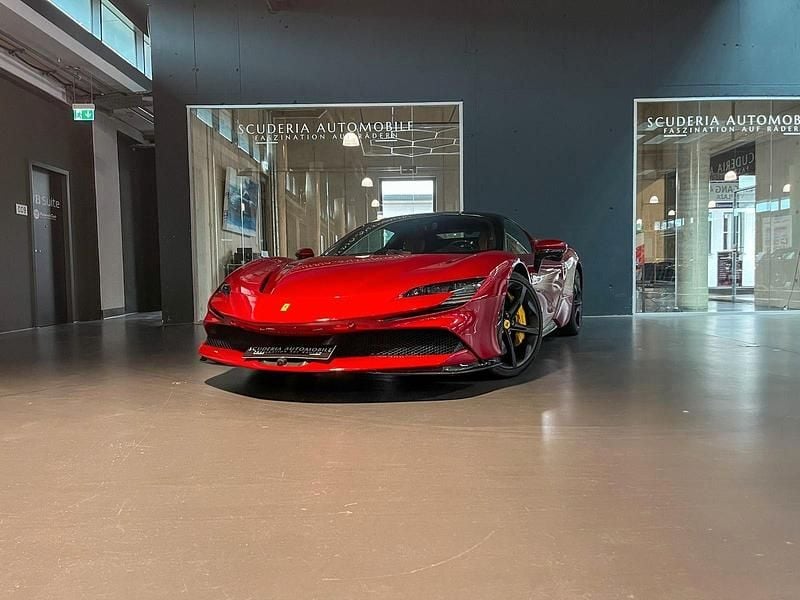 Rot Gebraucht 2024 Ferrari SF90 Coupé | 413.900 € - Bild 1/4