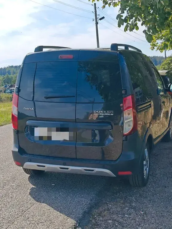 Gebraucht Dacia Dokker Celebration 116 PS (85 kW) 2019 Schwarz Van / Kleinbus