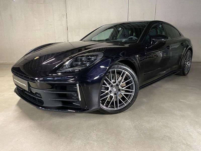 Neu Porsche Panamera 4 470 PS (345 kW) 2025 Tiefschwarzmetallic Limousine