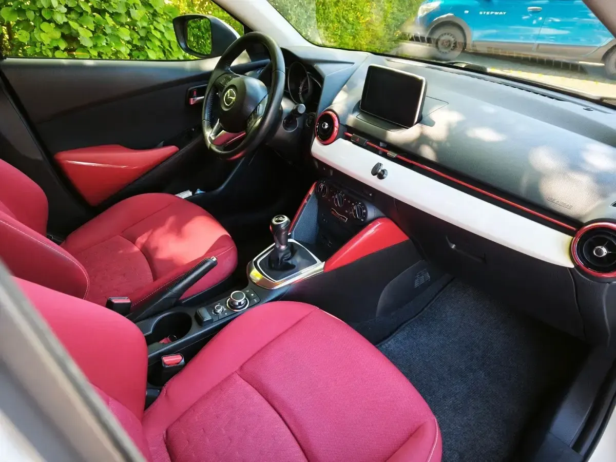 Gebraucht Mazda 2 Edition 90 PS (66 kW) 2015 Weiß Kleinwagen