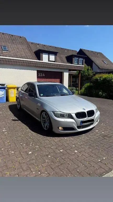 Gebraucht BMW 325 197 PS (144 kW) 2009 Silber Limousine