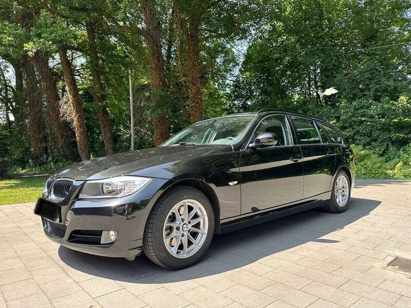 Schwarz Gebraucht 2011 BMW 320 Kombi | 6.250 € (Fairer Preis) - Bild 1/4