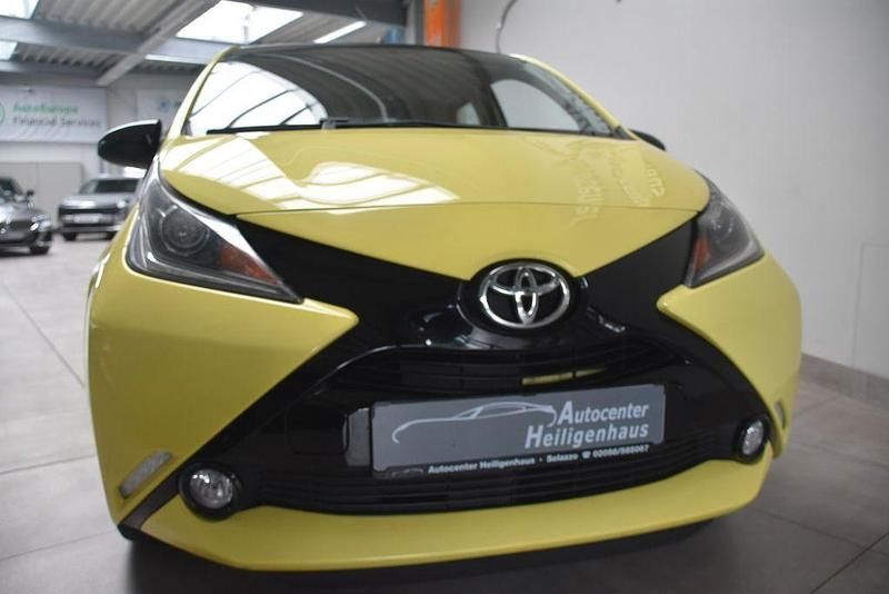 Gebraucht Toyota Aygo X-cite 69 PS (50 kW) 2016 Gelb Kleinwagen