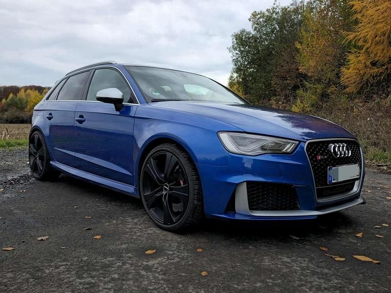 Second-hand Audi RS3 367 CP (269 kW) 2015 Albastru Berlinǎ