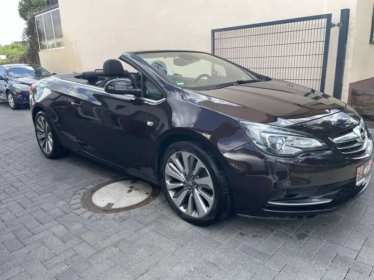 Gebraucht Opel Cascada Innovation 170 PS (125 kW) 2015 Mahagonibraun/darkmahagony Cabrio