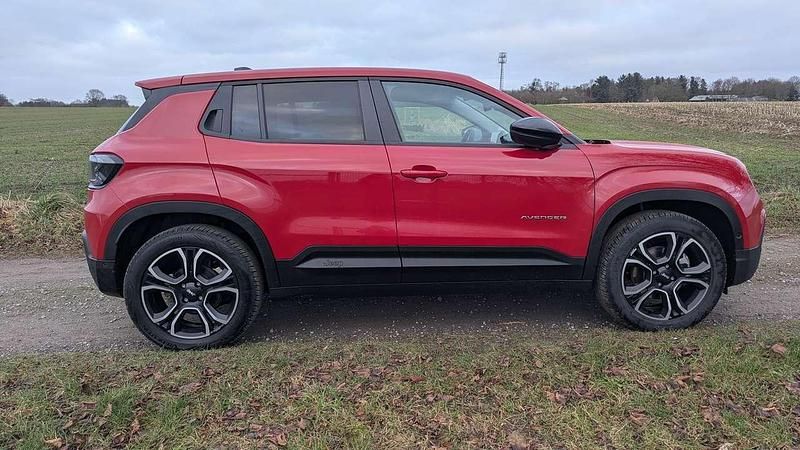 Gebraucht Jeep Avenger EV Summit 114 kW (156 PS) 2023 Rot SUV