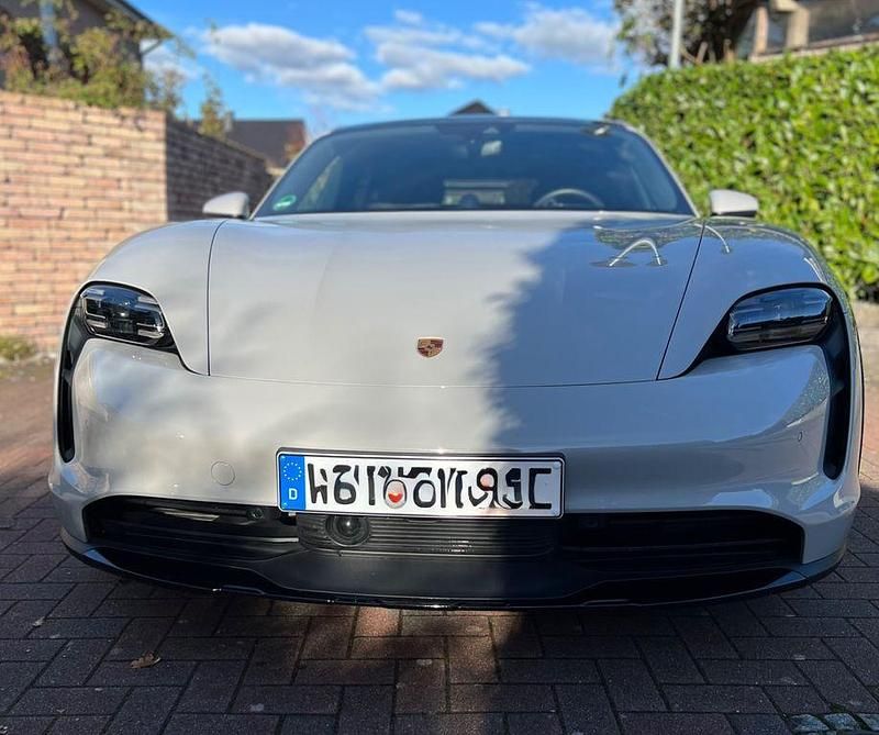 Grau Gebraucht 2021 Porsche Taycan Cross Turismo Limousine | 58.711 € (Superpreis) - Bild 1/4
