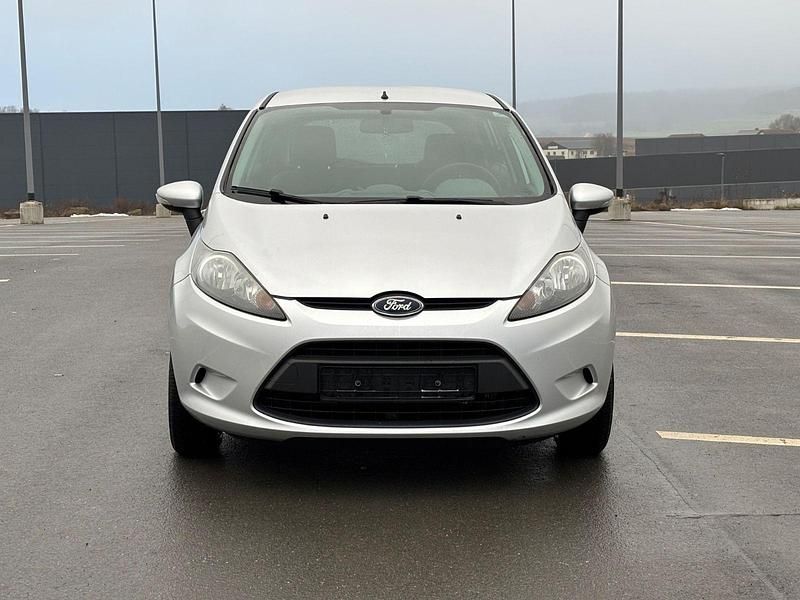 Gebraucht Ford Fiesta Trend 82 PS (60 kW) 2011 Silber Kleinwagen
