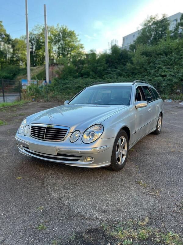 Silber Gebraucht 2003 Mercedes E220 Avantgarde Kombi | 3.899 € (Fairer Preis) - Bild 1/4