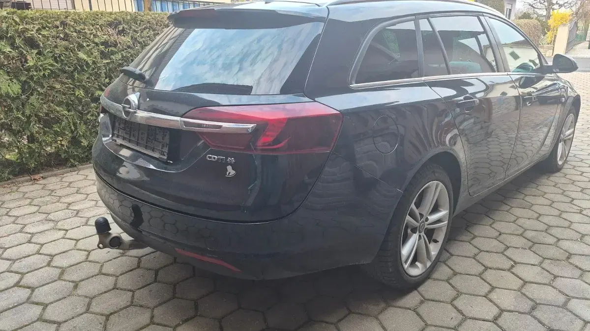 Gebraucht Opel Insignia Edition 163 PS (119 kW) 2013 Schwarz Kombi