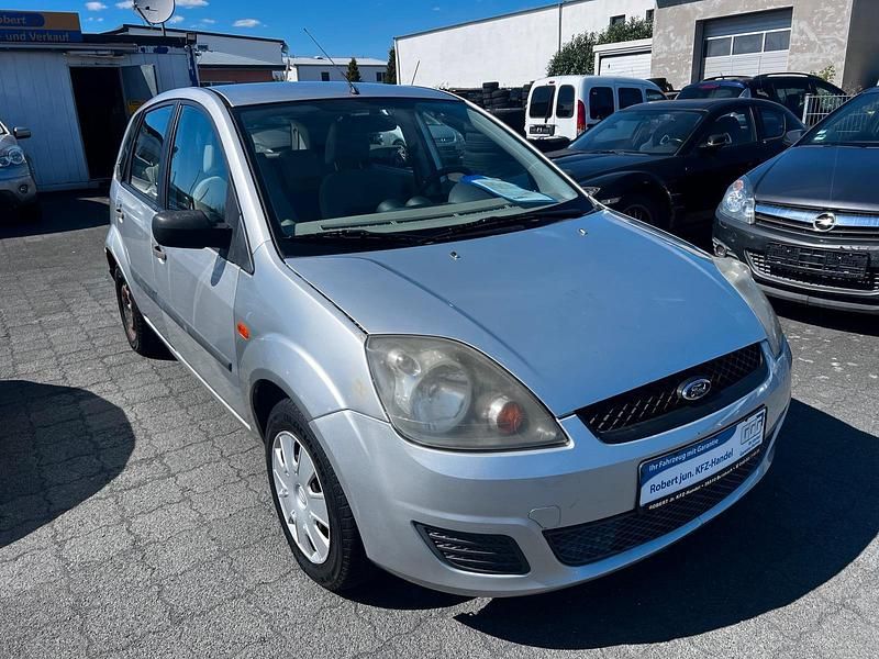 Silber Gebraucht 2005 Ford Fiesta Kleinwagen | 4.990 € - Bild 1/4