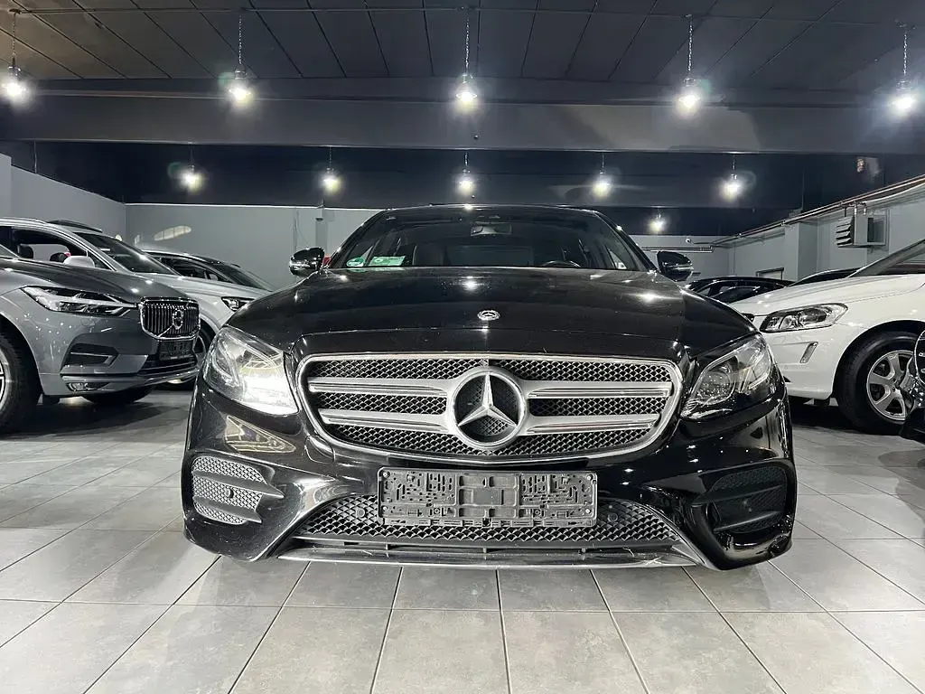 Gebraucht Mercedes E220 AMG 194 PS (142 kW) 2018 Obsidianschwarz  metalliclack Limousine