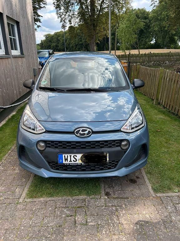 Blau Gebraucht 2017 Hyundai i10 Kleinwagen | 6.500 € (Guter Preis) - Bild 1/4