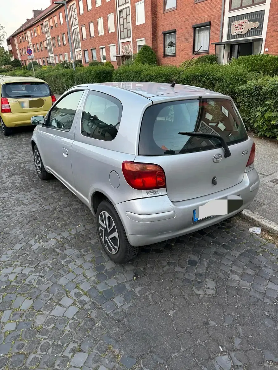 Gebraucht Toyota Yaris 65 PS (47 kW) 2004 Silber Kleinwagen
