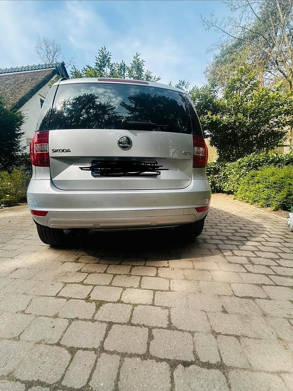 Second-hand Skoda Yeti 92 CP (67 kW) 2017 Argintiu SUV