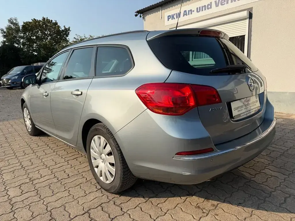 Gebraucht Opel Astra Edition 120 PS (88 kW) 2014 Silber Kombi
