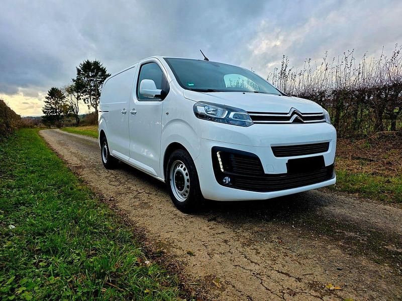 Weiß Gebraucht 2019 Citroën Jumpy Business Class Van / Kleinbus | 18.900 € (Teuer) - Bild 1/4