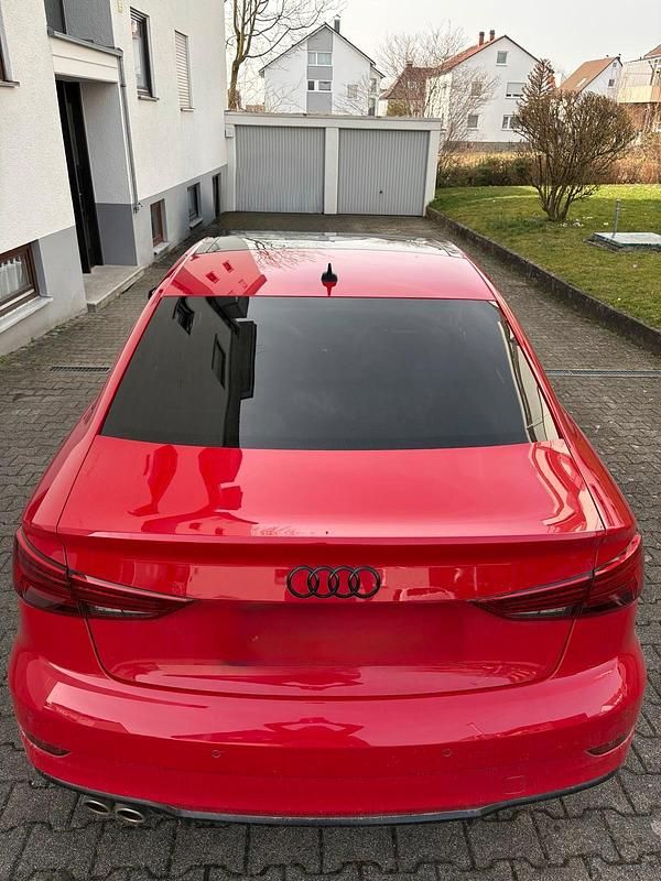 Gebraucht Audi A3 150 PS (110 kW) 2020 Rot Limousine