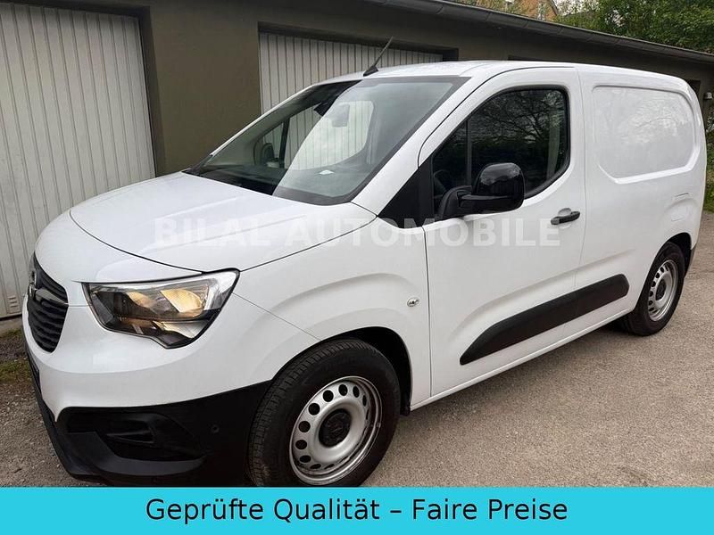 Używany Opel Combo Edition 110 KM (80 kW) 2022 Biały Minivan