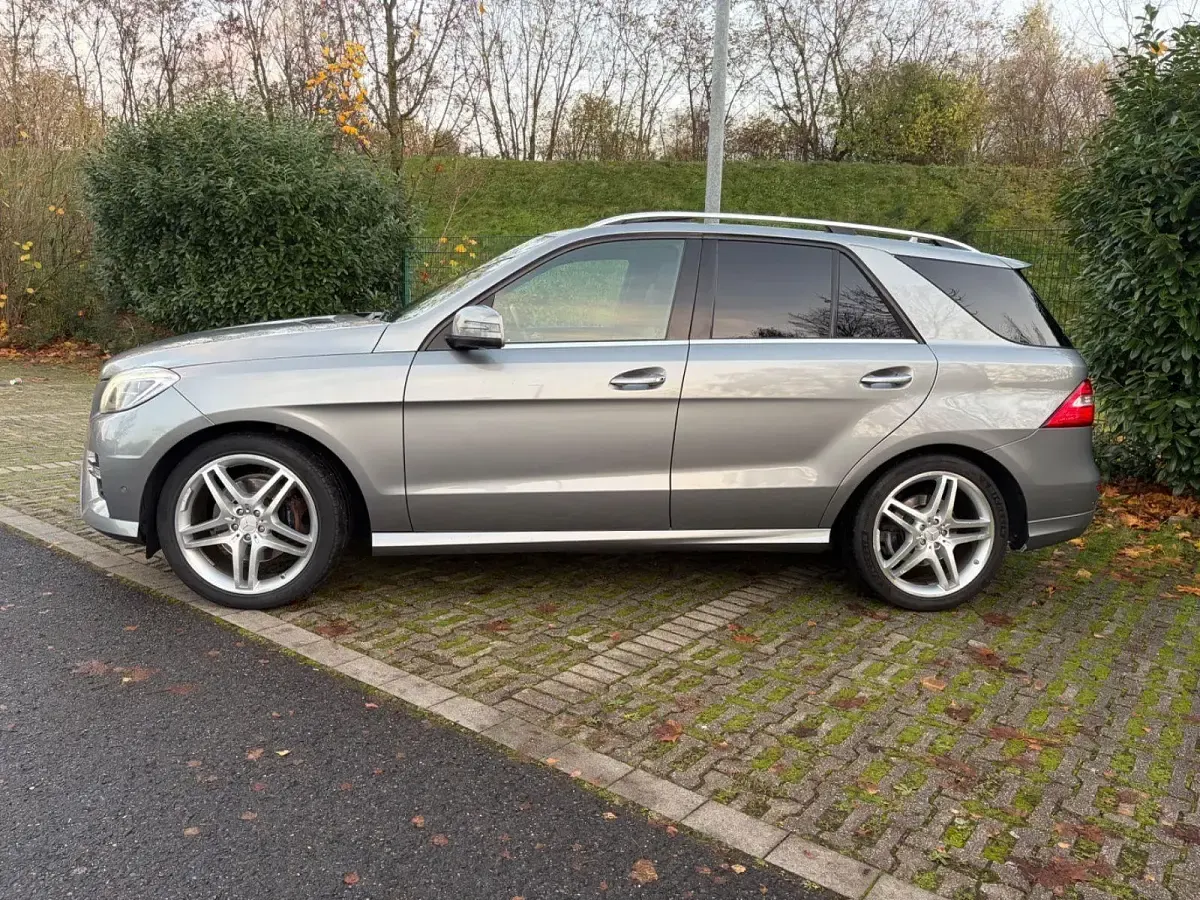 Gebraucht Mercedes ML350 Sport 258 PS (189 kW) 2015 Grau SUV